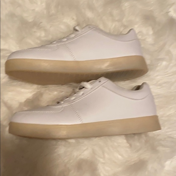 Hover kicks - Picture 2 of 4